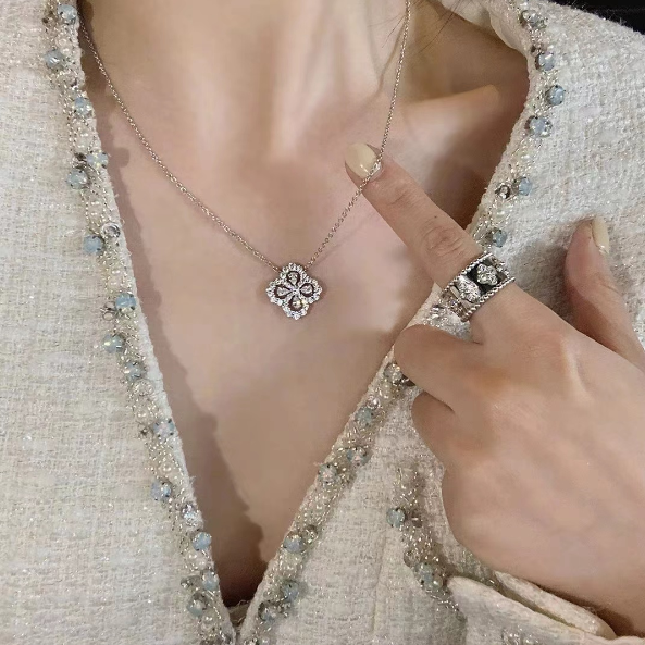 Luxury jewelry, zircon alloy, four-leaf clover necklace, silver, for everyone