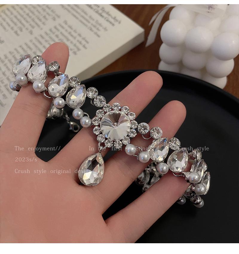 Luxury jewelry, alloy zircon, crystal necklace, silver, suitable for everyone