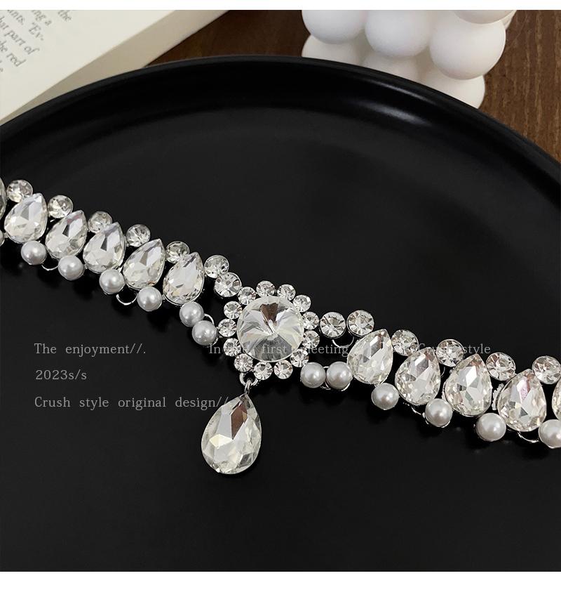 Luxury jewelry, alloy zircon, crystal necklace, silver, suitable for everyone