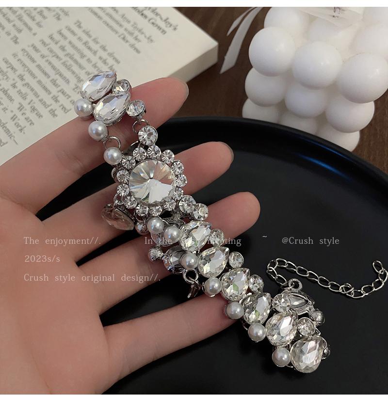 Luxury jewelry, alloy zircon, crystal necklace, silver, suitable for everyone