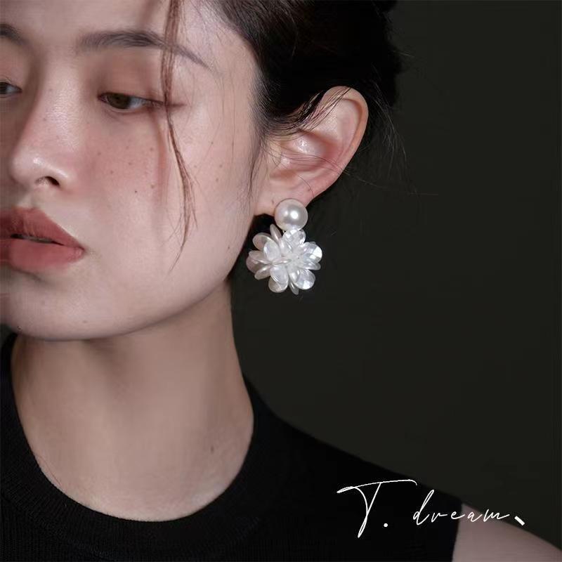 Chinese style luxury style, acrylic, pearl, white flower earrings, for everyone